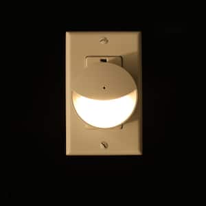 Round Soft White LED White Night Light with Automatic Dusk to Dawn and 2 Light Levels
