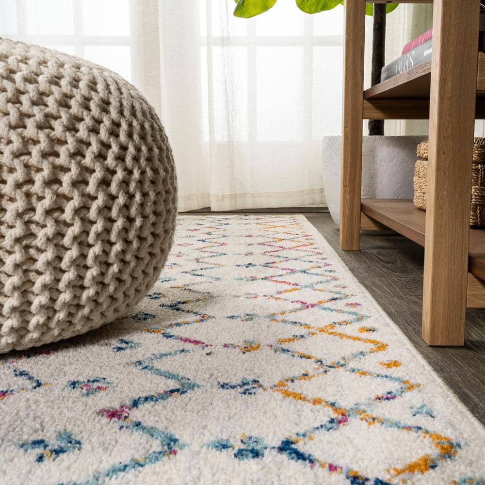Ivory Trellis 5' Square Reversible Synthetic Area Rug