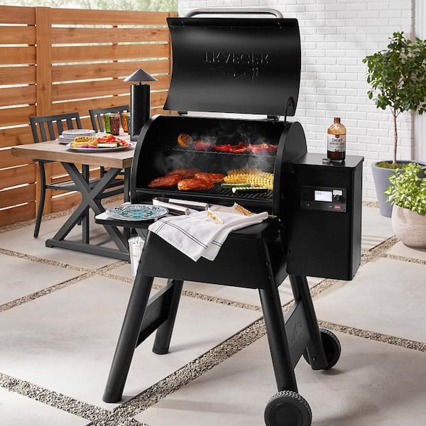  Traeger Grills Pro Series 575 Wood Pellet Grill and Smoker,  Black, Large & Char-Broil 8666894 SAFER Replaceable Head Nylon Bristle Grill  Brush with Cool Clean Technology, One Size : Patio