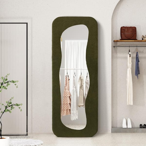 Hochwertiges 24 in. W x 63 in. H Irregular Green Sherpa Wood Framed Full Length Floor Mirror Wavy Wall Mounted or Leaning Mirror