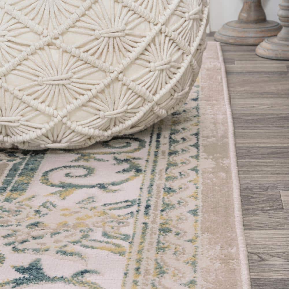Ivory/Navy 4' x 6' Reversible Synthetic Medallion Rug