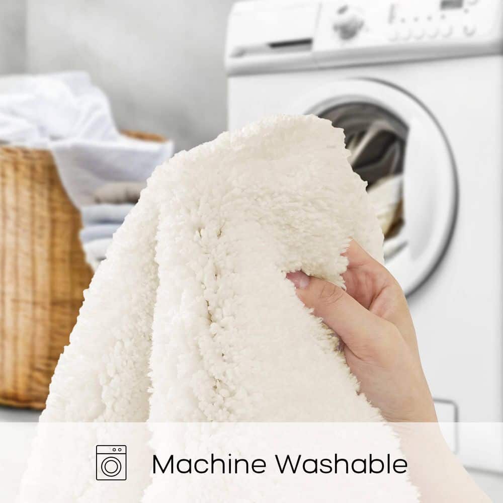 Ivory Microfiber Non-Slip Bath Rug with Quick-Dry Technology