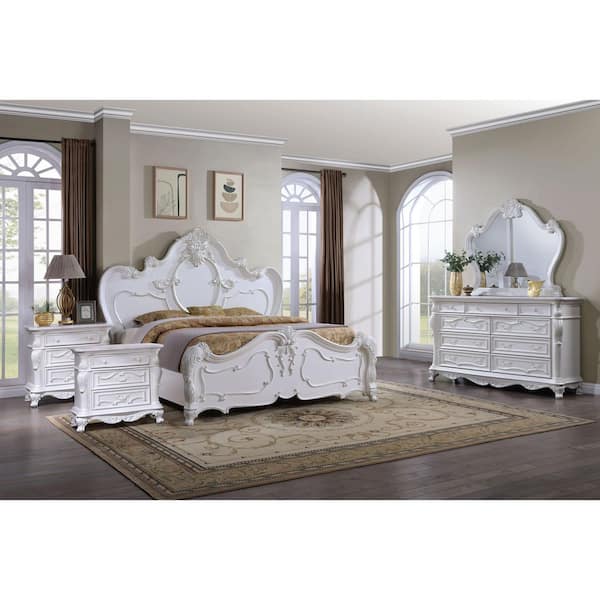 Furniture of America Feliciano II 5-Piece White Wood Frame King Panel Bedroom Set with Wooden Headboard and Carved Details