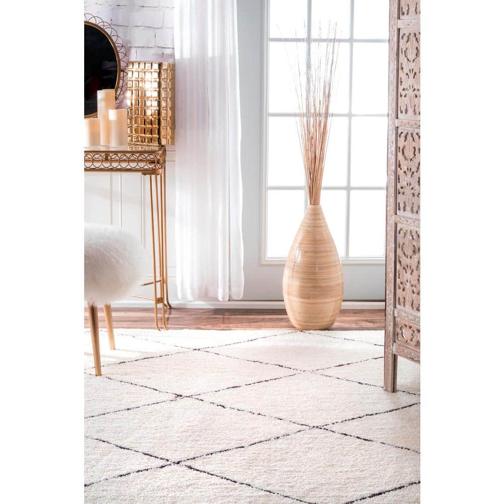 Handmade Off-White Tufted Shag Area Rug, 6'7" x 9'0"