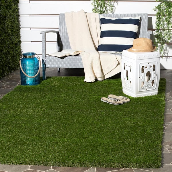 Turf Green 4 ft. x 6 ft. Solid Indoor/Outdoor Patio Area Rug