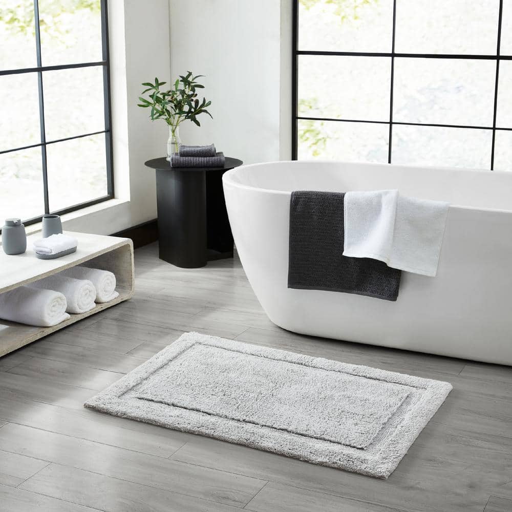 Soft Gray Cotton Plush Bath Mat with Border - 20" x 32"