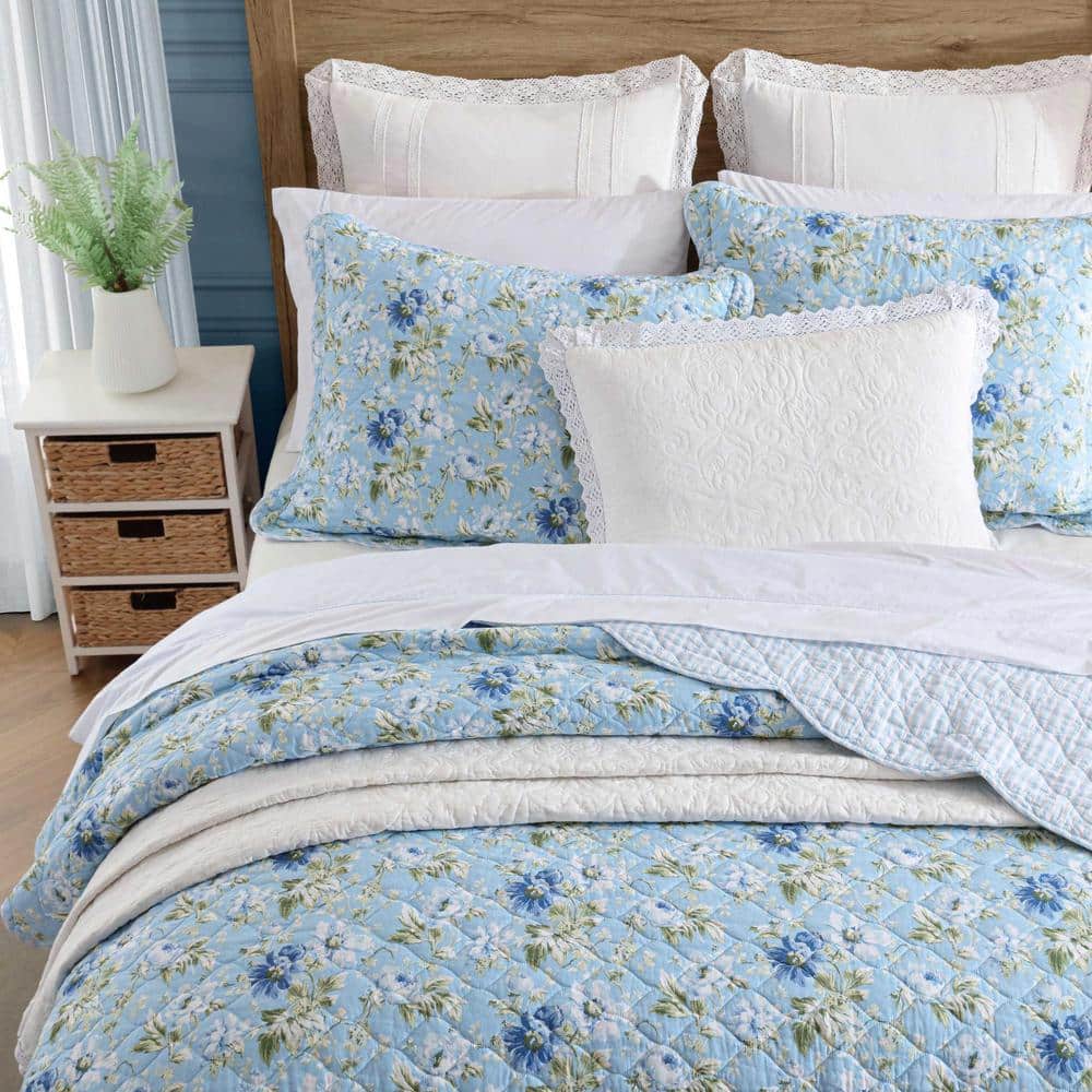 Blue Twin Cotton Reversible Quilt Set with Floral Design