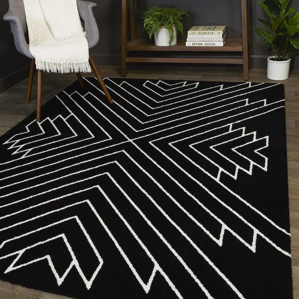 Henri Black 5 ft. 3 in. x 7 ft. Geometric Area Rug
