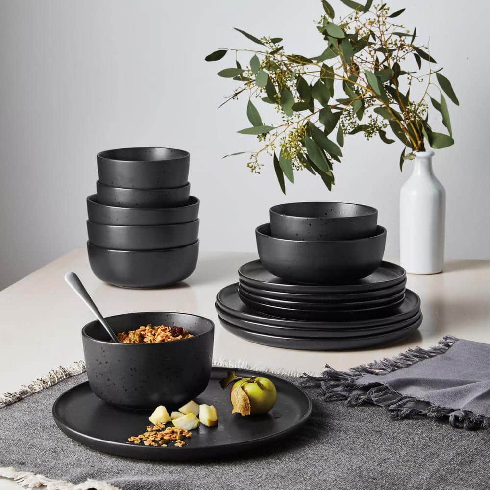 Pepper Black Ceramic 16-Piece Dinnerware Set with Reactive Glaze