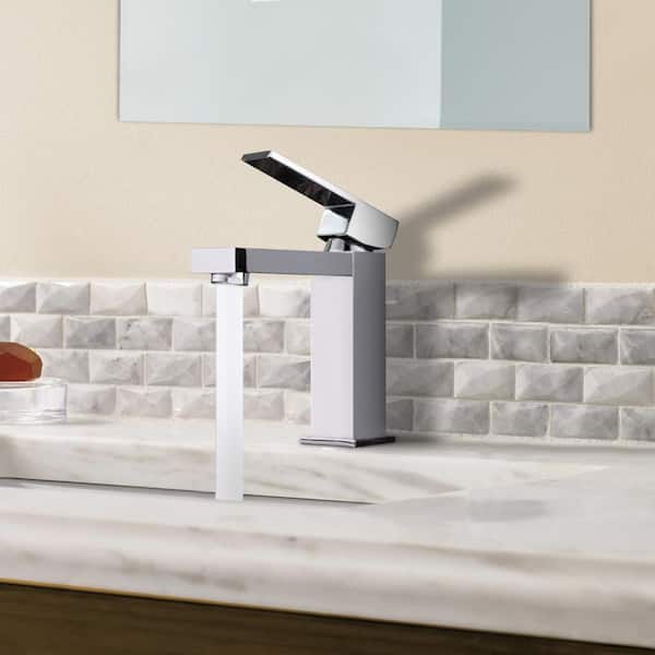 Single Hole Single-Handle Bathroom Faucet in Chrome