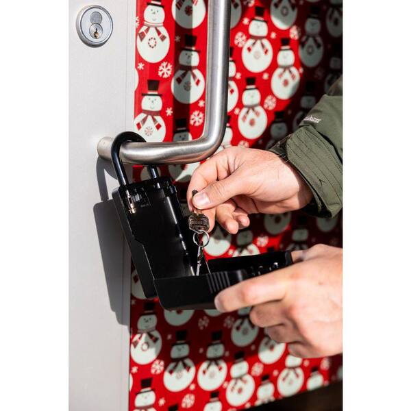 Brinks Portable Combination Padlock Key Safe with Shackle 675