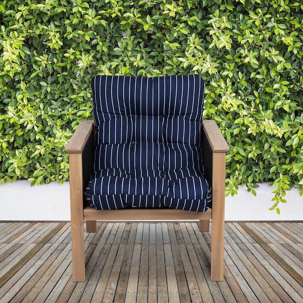 https://images.thdstatic.com/productImages/8128c99b-b4a0-46e5-93e2-2235d51af0e8/svn/classic-accessories-outdoor-dining-chair-cushions-62-286-015501-ec-64_600.jpg