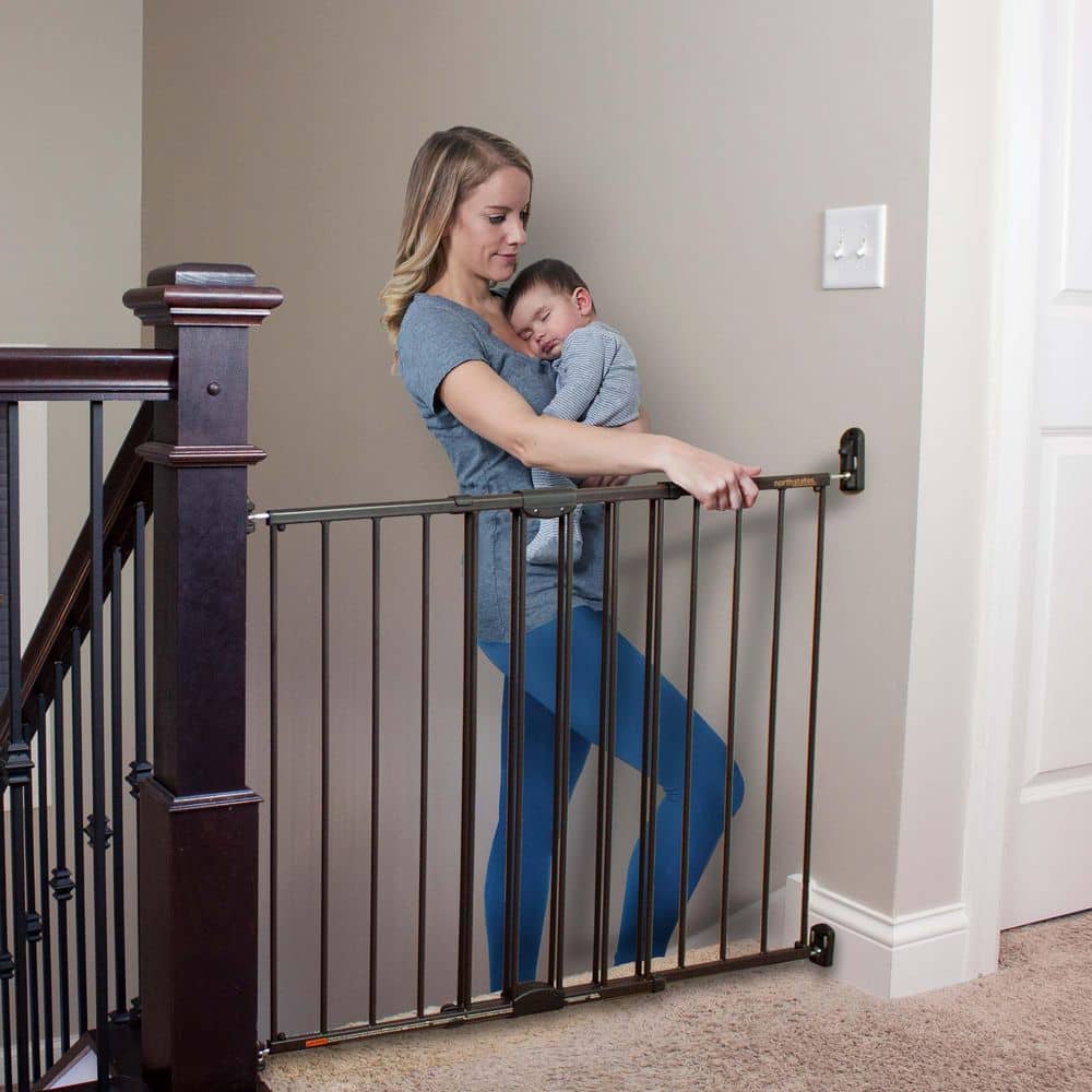Easy Swing and Lock Series 2,31 in. Stairway Child Safety Gate
