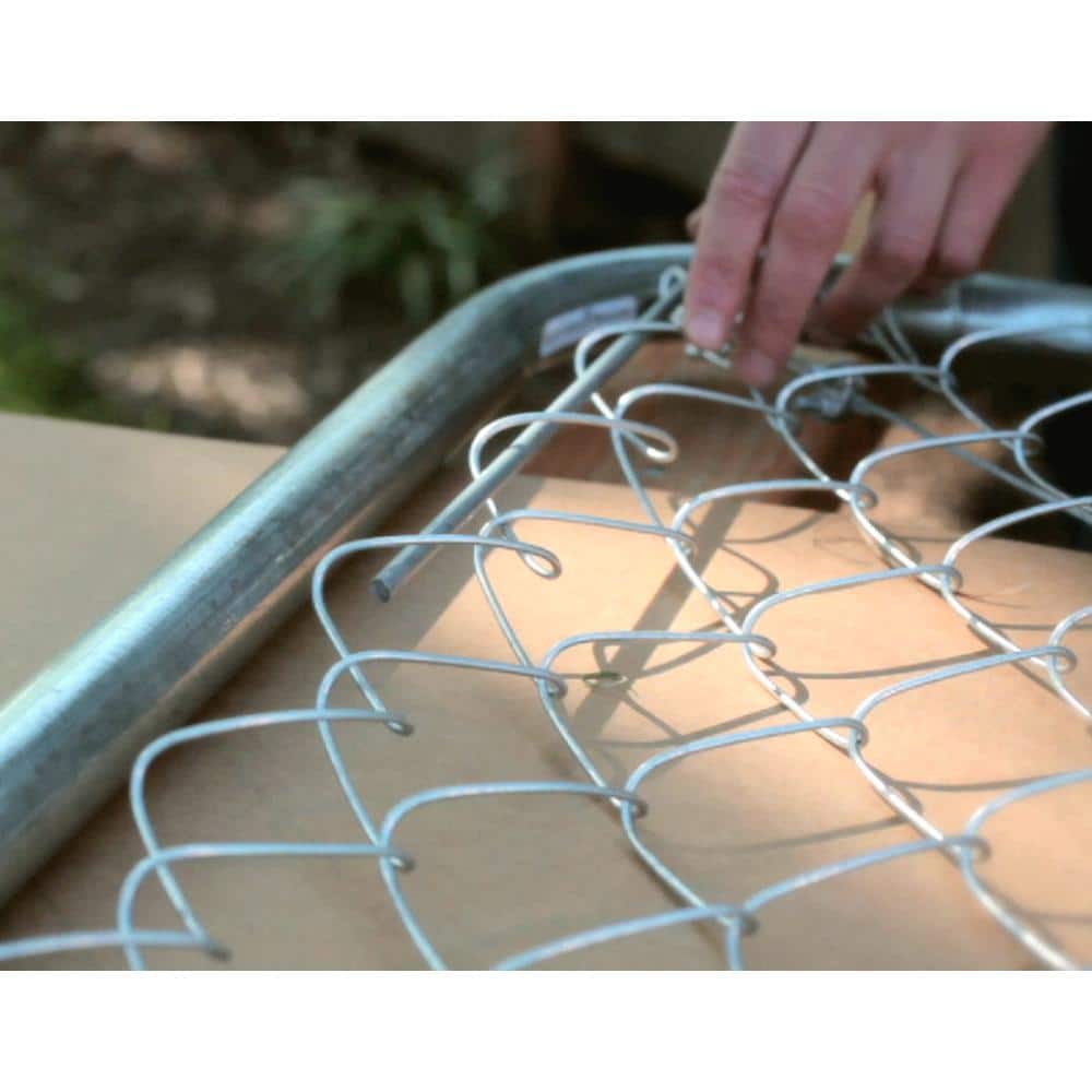 https://images.thdstatic.com/productImages/8136e2b6-6ad7-4344-9eb3-9a372d62b684/svn/everbilt-chain-link-fence-gates-3283adj48eb-1f_1000.jpg