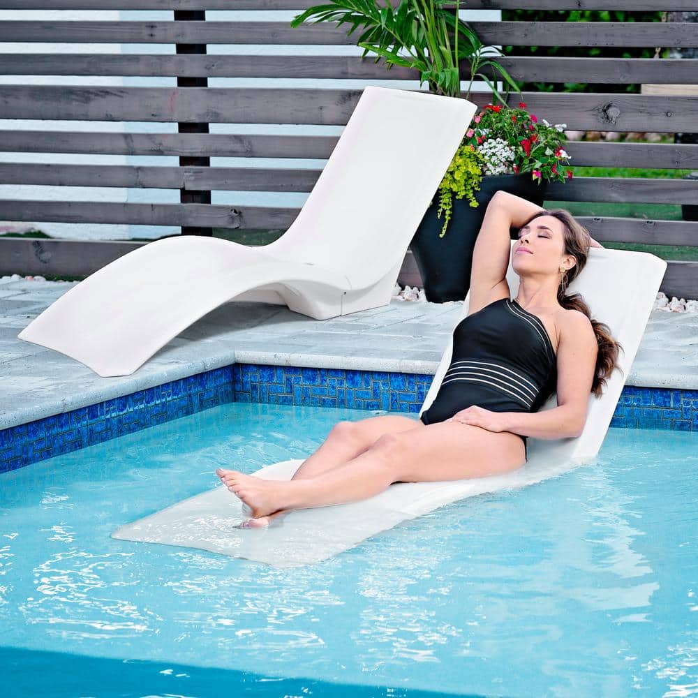 White Resin Ergonomic Poolside Chaise Lounger with Cushions