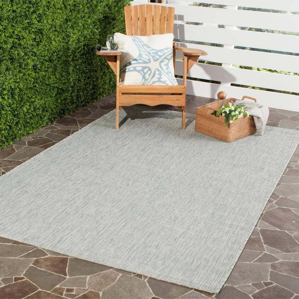 Courtyard Gray 47" Synthetic Flat Woven Indoor/Outdoor Rug