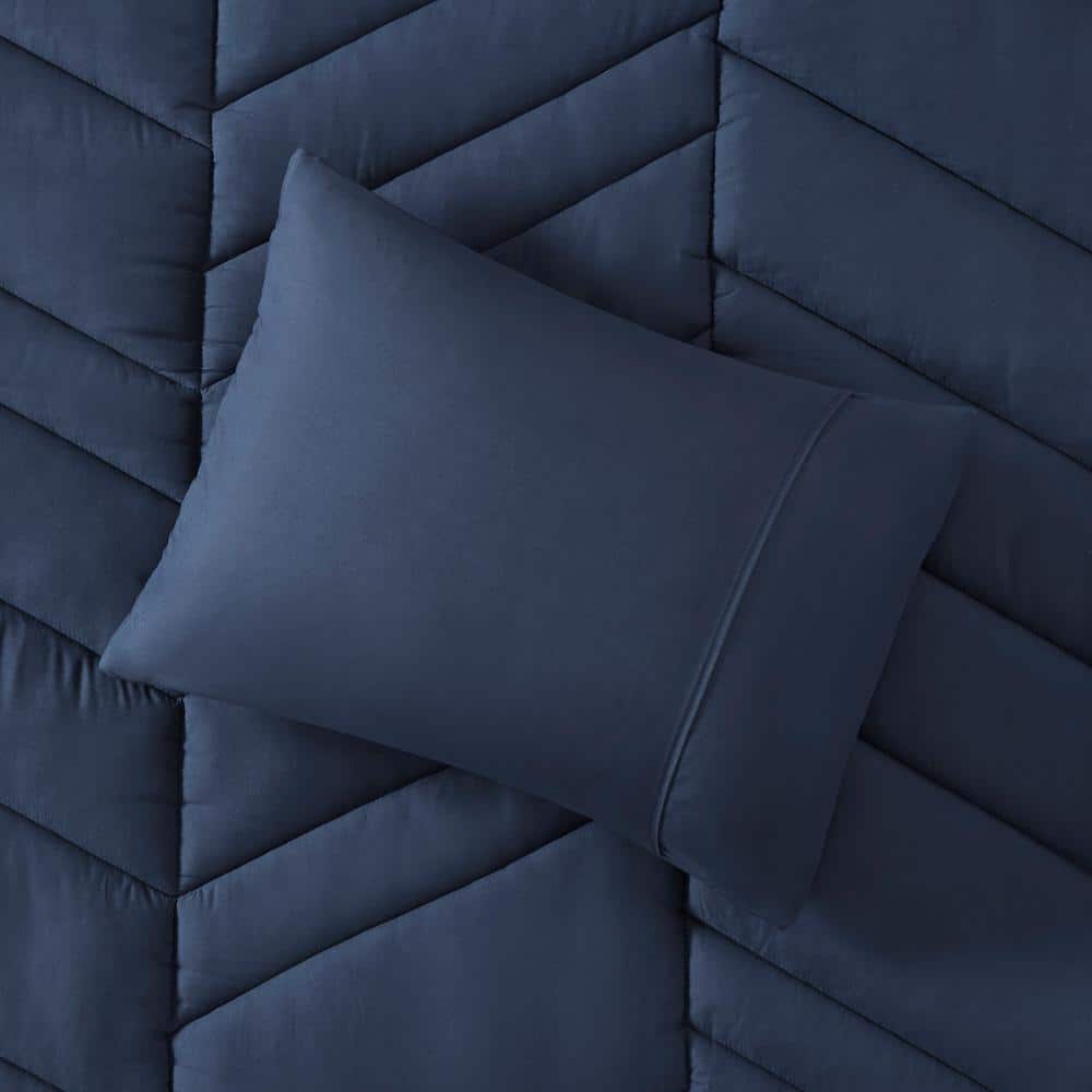 Navy Twin Reversible Microfiber Chevron Bedspread Set