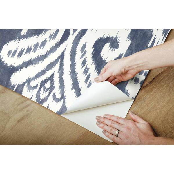 Bold Scroll Wrapping Paper (36 Sq. ft.) | Innisbrook Wraps