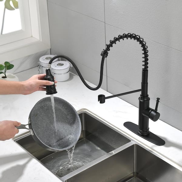 https://images.thdstatic.com/productImages/81a4abaf-12bb-47ae-b3a7-e341c1cb8883/svn/matte-black-pull-down-kitchen-faucets-slc5026b-4f_600.jpg