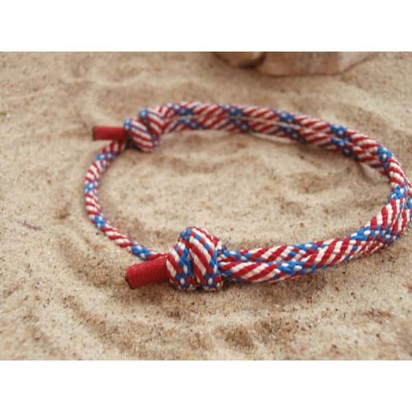 Visit the Titan Paracord Store 620 LB SurvivorCord  The Original Patented  Type III Military 550 Paracord/Parachute Cord with Integrated Fishing Line,  Multi-Purpose Wire, and Waterproof Fire Tinder. : : Sports 