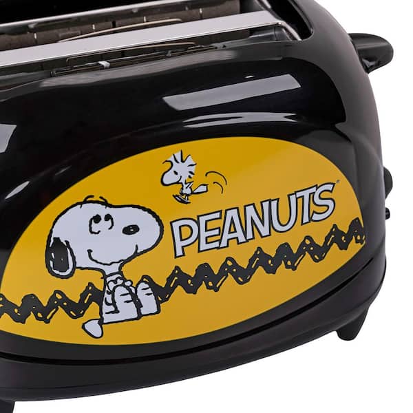 Uncanny Brands Peanuts Snoopy Red 500-Watt Single Grilled Cheese Sandwich  Maker PP2-PEA-SN1 - The Home Depot