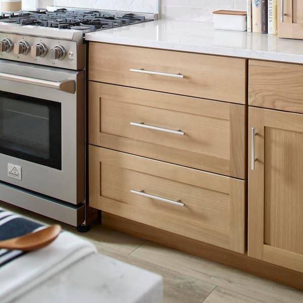 Avondale 18 in. W x 24 in. D x 34.5 in. H Ready to Assemble Plywood Shaker Drawer Base Kitchen Cabinet in White Oak