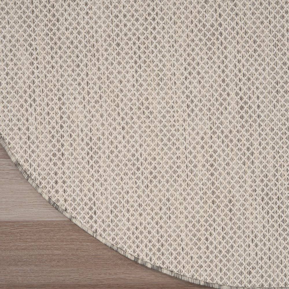Courtyard Geometric Ivory Silver 5' x 7' Oval Synthetic Rug