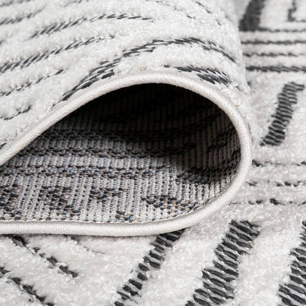 Jordan Ivory Geometric Synthetic 3'x5' Indoor/Outdoor Rug