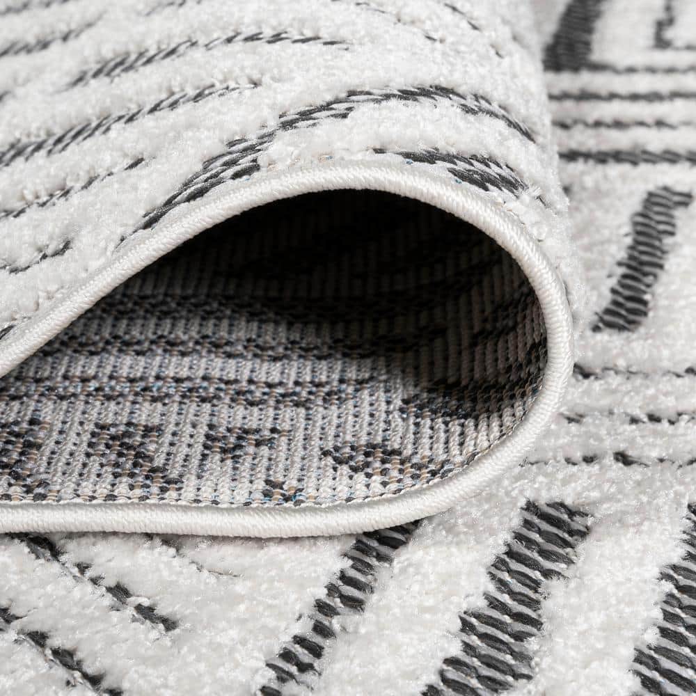 Ivory & Black Art Deco Geometric 4'x6' Easy-Care Area Rug