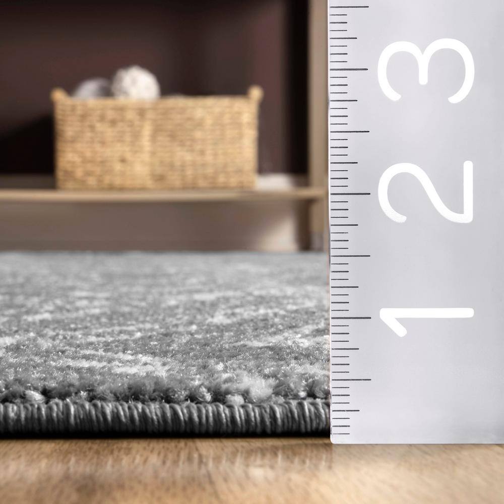 Reversible Rectangular Gray Synthetic 5' x 7' Easy-Care Rug
