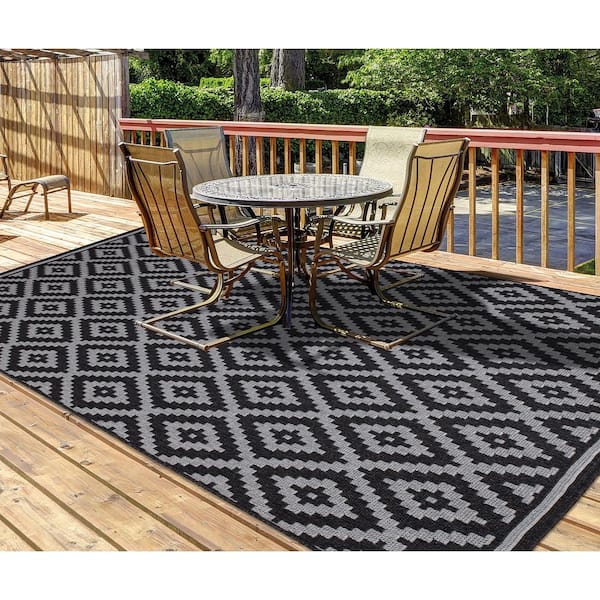 7'9 Round Outdoor Rug-Black/Tan Diamonds