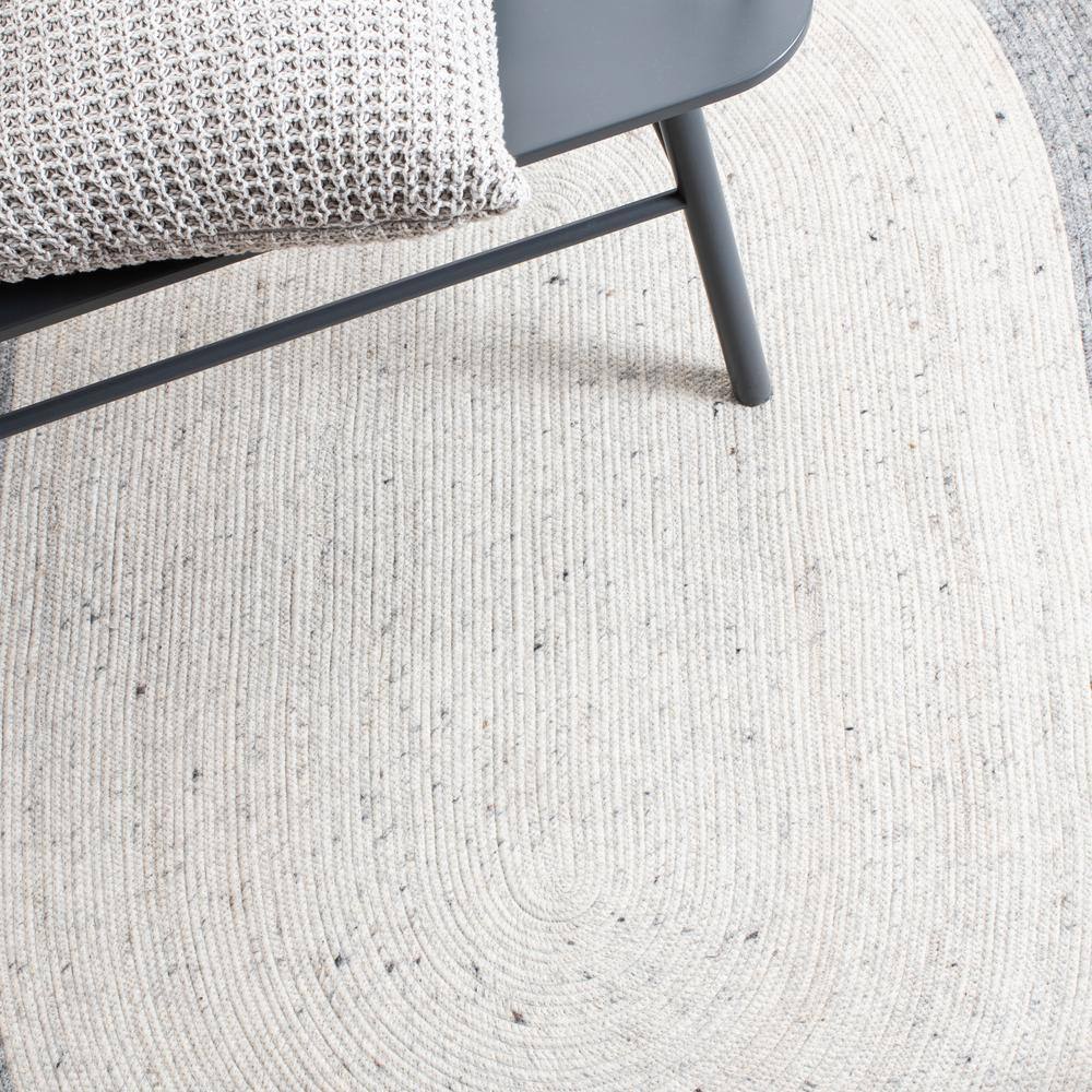 Handmade Grey/Ivory Wool Oval Braided 8' x 10' Area Rug