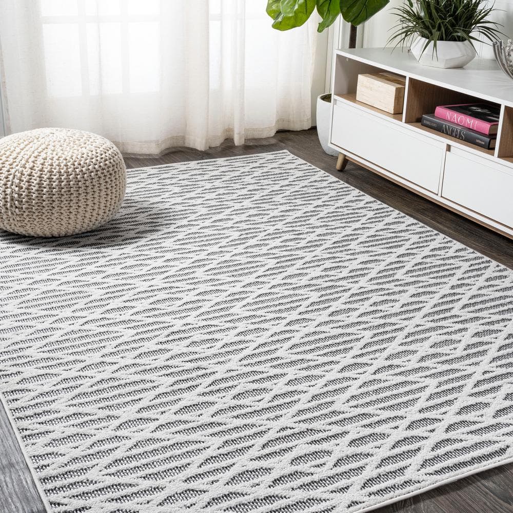 Elegant Ivory Diamond 4' x 6' Synthetic Reversible Area Rug
