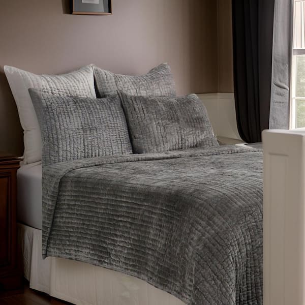 Benjara 1-Piece Brown Solid King Size Velvet Quilt Only