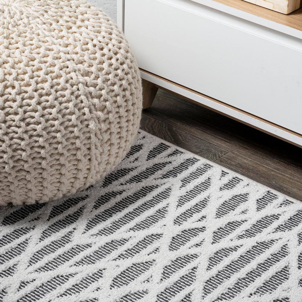 Easy-Care Ivory Diamond Synthetic 5' x 8' Area Rug