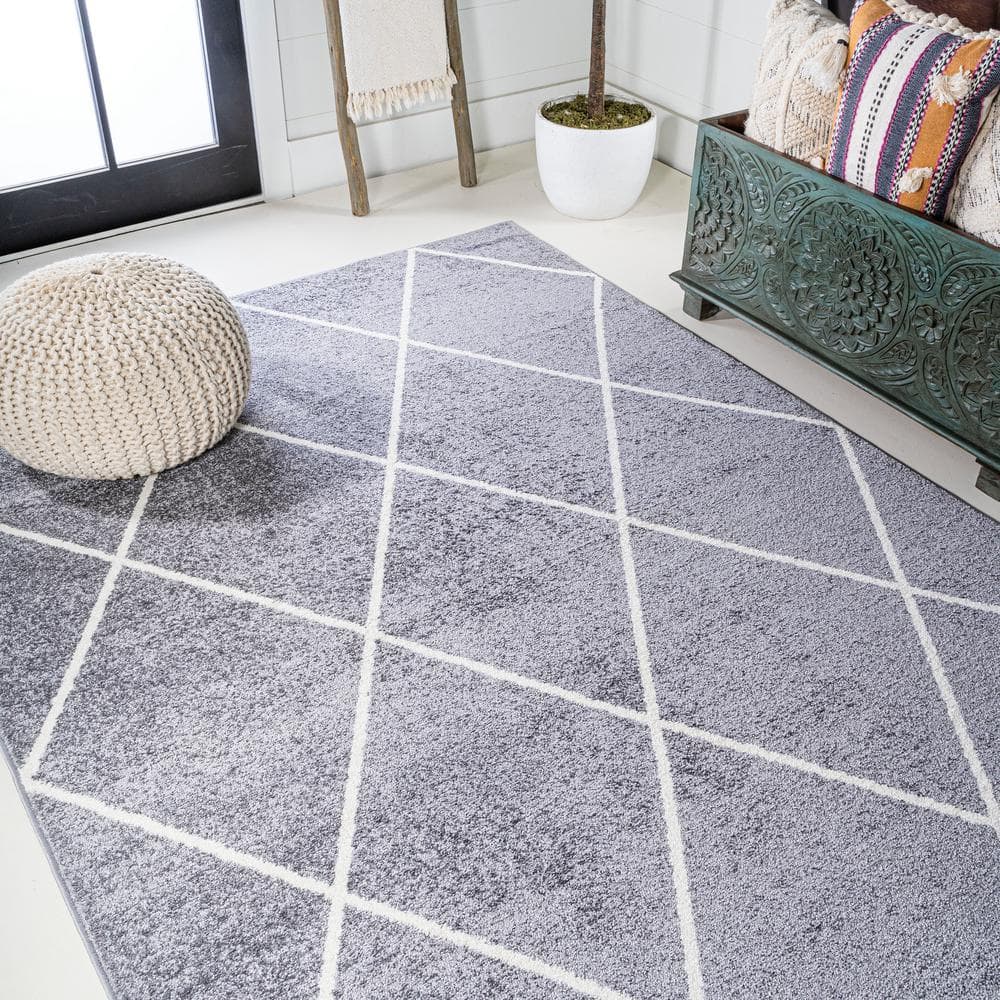Gray and White Diamond Trellis 4' x 6' Reversible Area Rug