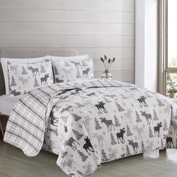 FRESHFOLDS Gray Moose Print Premium Nature Inspired Full/Queen Microfiber Quilt Set Bedspread (3-Piece)