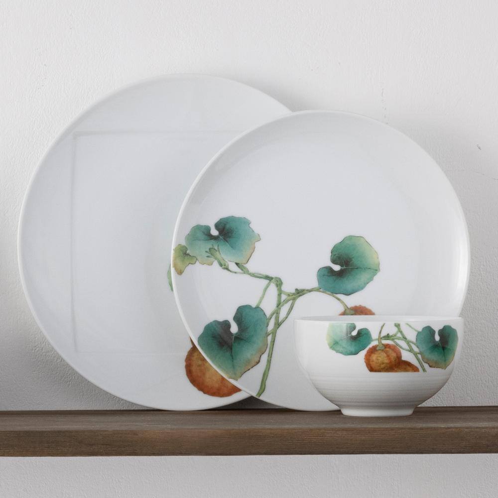 Kyoka Shunsai White Porcelain 18-Piece Dinnerware Set with Graphic Detail