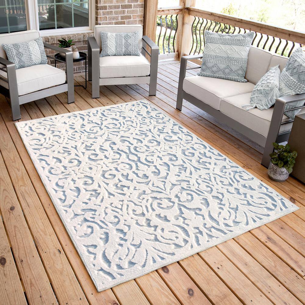 Natural Blue Damask Indoor/Outdoor Stain-Resistant Rug