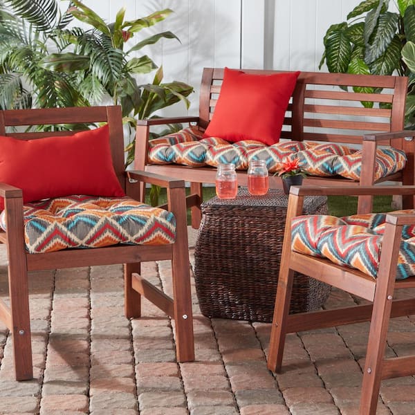 https://images.thdstatic.com/productImages/8276b40d-9c50-4343-9574-bcf3ea83c120/svn/greendale-home-fashions-outdoor-dining-chair-cushions-oc6800s2-surreal-31_600.jpg