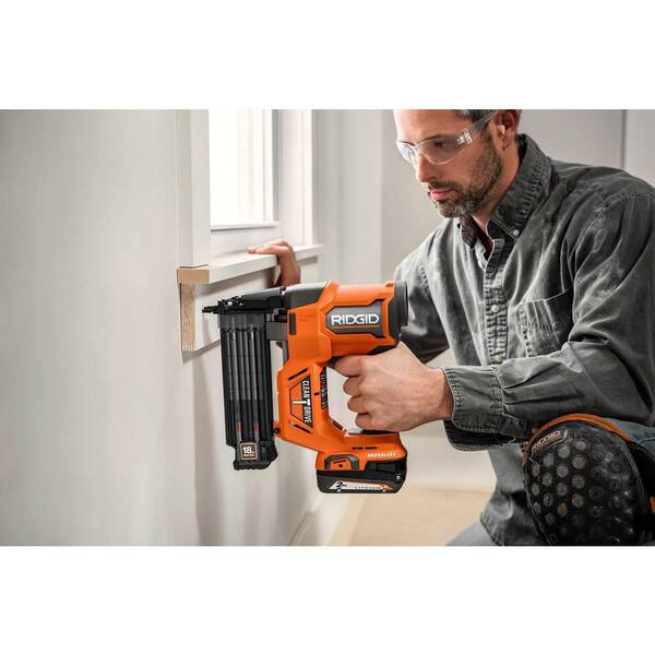 Ridgid 18V Cordless Grease Gun Kit with (1) 2.0 Ah Battery and Charger