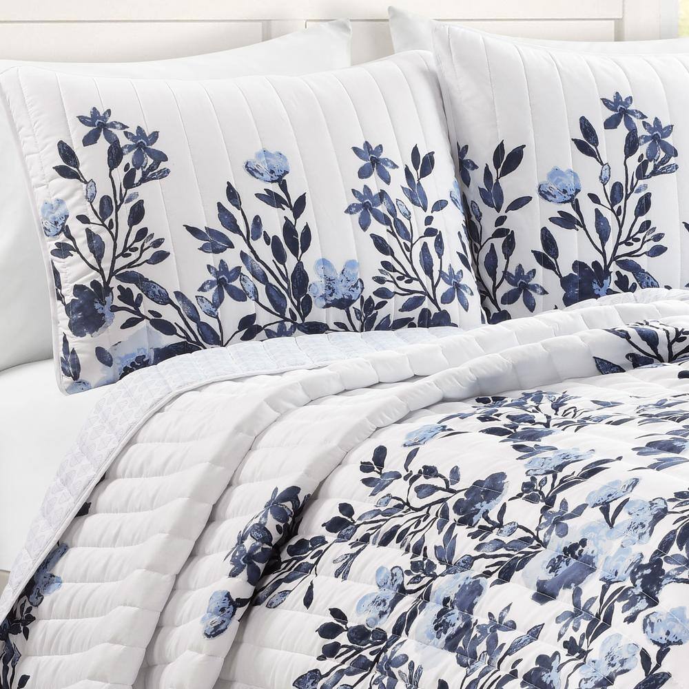 King Navy and White Reversible Microfiber Floral Quilt Set