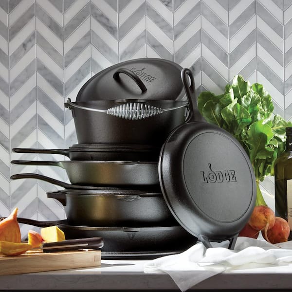 Lodge Cast Iron Dutch Oven 7 Quart, Black