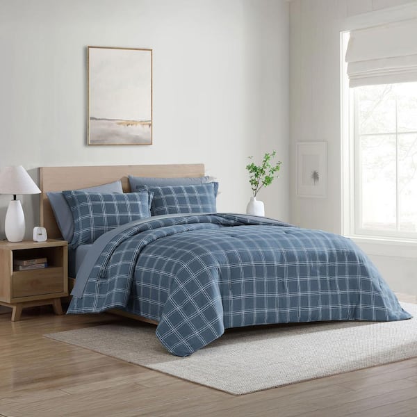 All-Season 7-Piece Reversible Navy Plaid and Solid Color Polyester Microfiber Queen Bed in a Set
