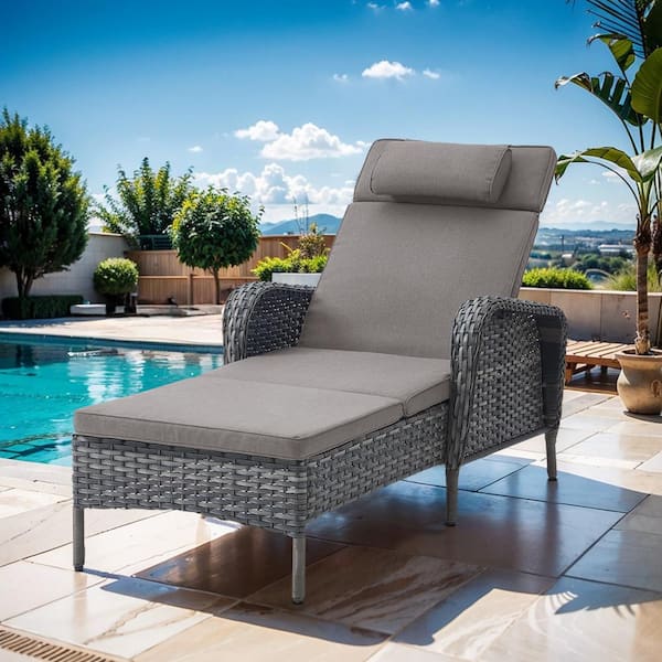 ArcoBay 1-Piece Gray Wicker Outdoor Chaise Lounge Rattan Chaise Lounge with Olefin Gray Cushions