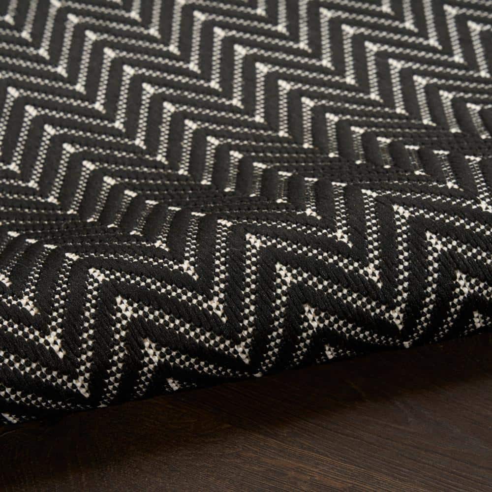Black and White Geometric Synthetic Indoor/Outdoor Runner Rug