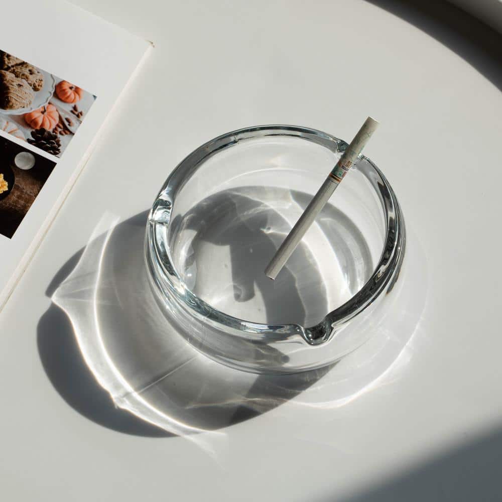 Elegant Clear Glass Round Portable Ashtray for Indoor and Outdoor Use
