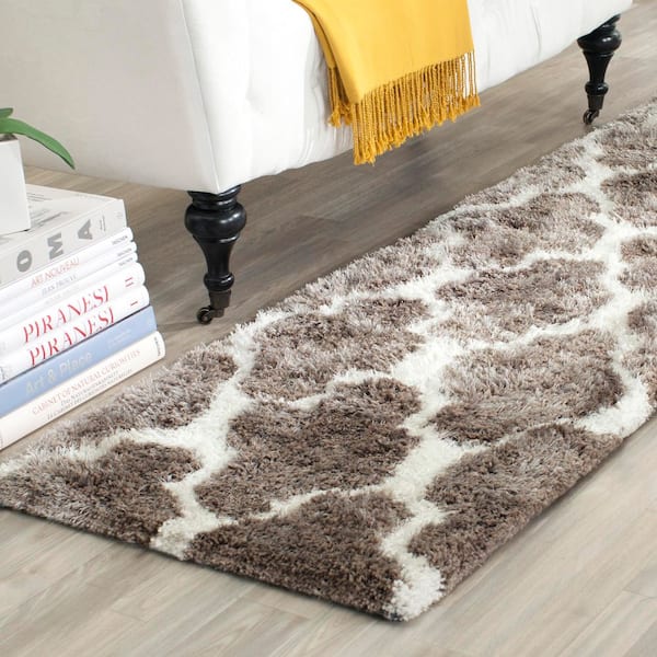 Barcelona Shag 2 ft. x 7 ft. Silver/Ivory Trellis Runner Rug