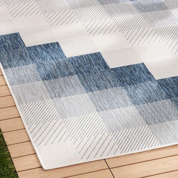 Patio Country Navy Blue/Cream 5 ft. x 7 ft. Ombre Chevron Polypropylene Indoor/Outdoor Area Rug