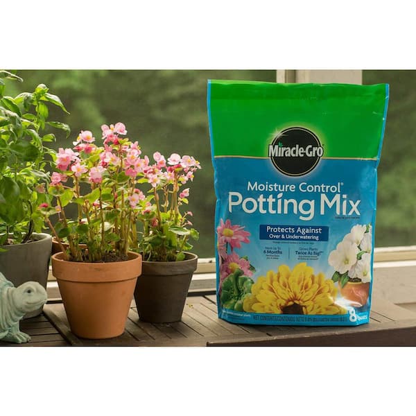 Miracle Gro 2 Cu Ft Moisture Control Potting Mix 75552300 The Home Depot